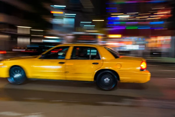 Taxi cab running in New York City — Stock Photo, Image