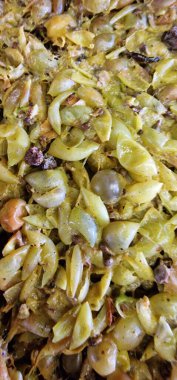 Şarap üretimi sırasında sıkılmış şarap üzümleri, toplanan üzümler mayalanma suyu elde etmek için ezilir. Bu kırmızı, beyaz veya ros şarabı üretiminde önemli bir adımdır..