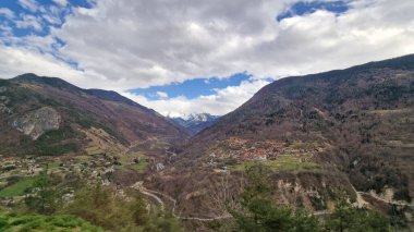 Ağaç Vadisi Fransa 'da Val Thorans' ta kayak yapmak