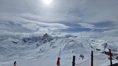 Ağaç Vadisi Fransa 'da Val Thorans' ta kayak yapmak