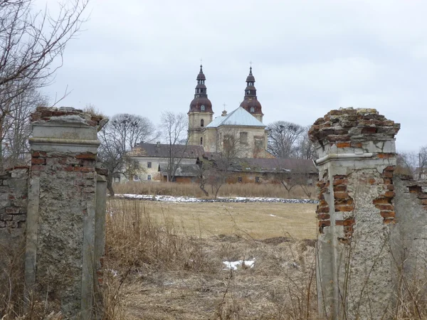 Mosteiro de Bernardine século XVIII, Hvizdets, Ucrânia — Fotografia de Stock
