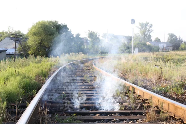 Дерев'яні залізничні шпари вогонь — стокове фото