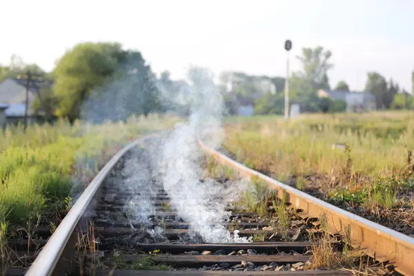 Chemin de fer bois traverses feu — Photo