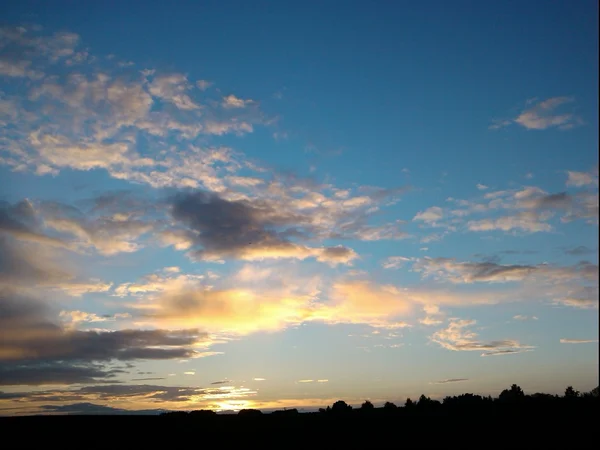 Time lapse du ciel et des nuages, coucher ou lever du soleil (inverse), Nuages gonflants — Photo