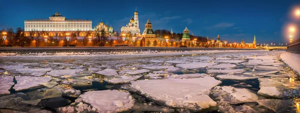 Hielo y Kremlin —  Fotos de Stock