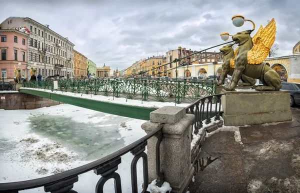 Bank brug met Basset — Stockfoto