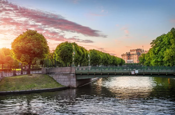 Castelo de Mikhailovsky de manhã — Fotografia de Stock