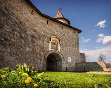 Pskov Kremlin girişine