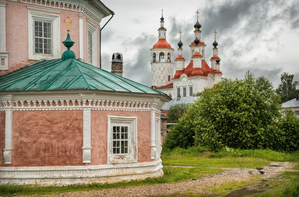 Două temple şi norii de pe cer — Fotografie, imagine de stoc