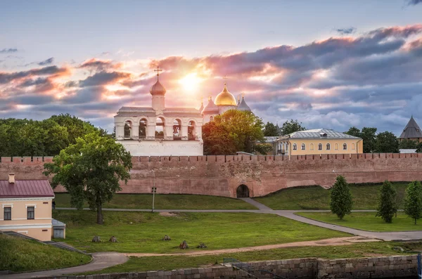 Una nuvola su Novgorod — Foto Stock