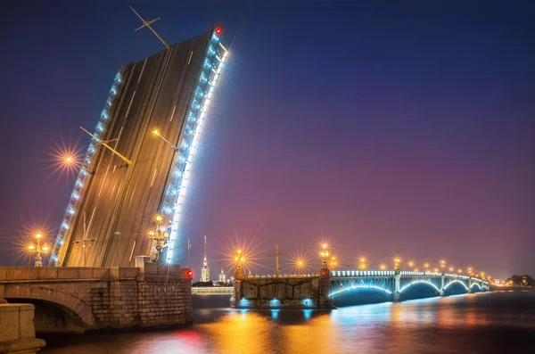 Puente Troitsky está abierto — Foto de Stock