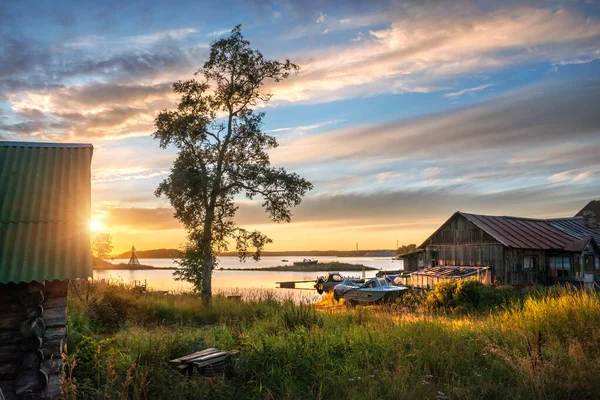 Hermoso Cielo Atardecer Mar Blanco Las Islas Solovetsky Una Casa — Foto de Stock