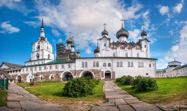 White Stone Spaso Preobrazhensky Cathedral Bell Tower Solovetsky Monastery Blue — Stock Photo, Image