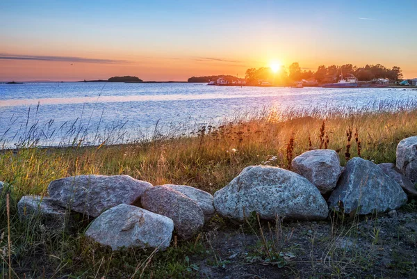 Pohled Lodě Mola Kameny Březích Šalamounových Ostrovů Bílém Moři Zapadající — Stock fotografie