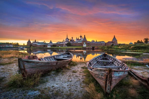 Das Solowezki Kloster Und Seine Spiegelung Wasser Der Bucht Auf — Stockfoto