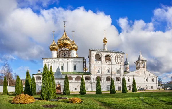 Воскресенский Храм Воскресенского Монастыря Угличе Лучах Осеннего Солнца — стоковое фото