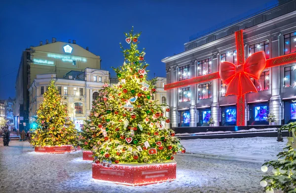 Alberi Capodanno Sulla Piazza Fronte Grande Magazzino Centrale Mosca Decorazione — Foto Stock