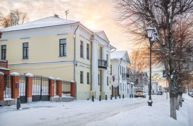Gromov 'un evi, Plyos' taki Volga setinde kış sularının ışığında kar altında.