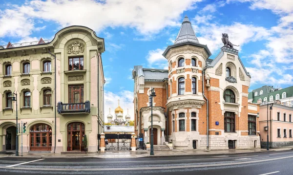 Kekusheva House Lion Roof Ostozhenka Street Moscow Autumn Cloudy Mornin — Stock Photo, Image