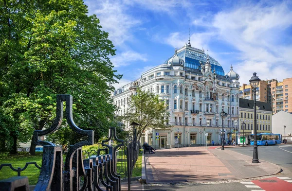 Cerca Edificio Apartamentos Elkind Calle Bolshaya Nikitskaya Moscú Día Soleado Imagen De Stock