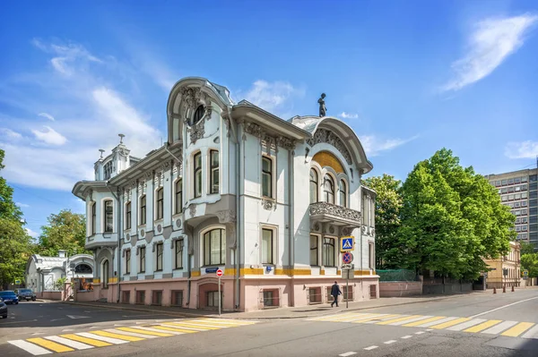 夏天阳光明媚的日子 在莫斯科Povarskaya街上的Mindovsky的豪宅 Skaryatinsky Lan — 图库照片