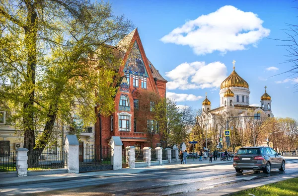 Pertsova Πολυκατοικία Στο Ανάχωμα Του Ποταμού Moskva Και Τον Καθεδρικό — Φωτογραφία Αρχείου