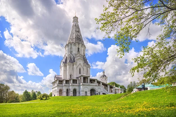 Moskova Kolomenskoye Deki Yükseliş Kilisesi Top Güneşli Bir Yaz Günü — Stok fotoğraf