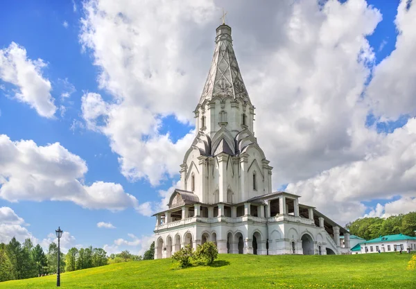 Ascension Εκκλησία Στην Kolomenskoye Στη Μόσχα Ένα Ηλιόλουστο Καλοκαίρι — Φωτογραφία Αρχείου