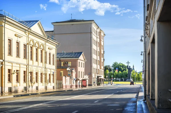 Gebouwen Aan Volkhonka Straat Een Monument Voor Prins Vladimir Borovitskaja — Stockfoto