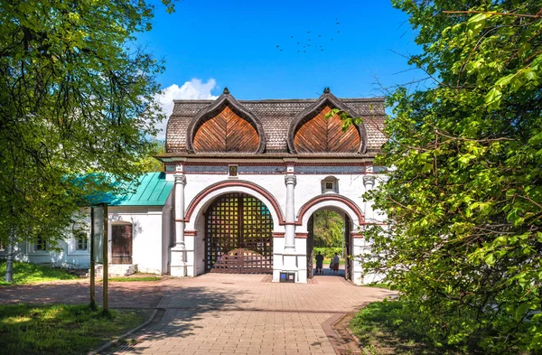 Porte Sur Territoire Parc Kolomenskoye Moscou Sur Été Ensoleillé — Photo