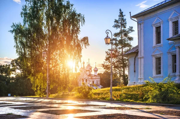 Chiesa San Giovanni Zolotoust Sotto Raggi Del Sole Nella Città — Foto Stock