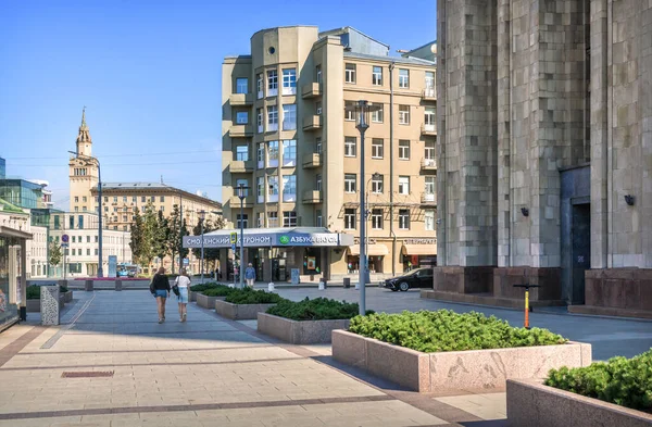 Budova Obchodu Zahradním Kruhu Moskvě Letního Slunečného Rána — Stock fotografie
