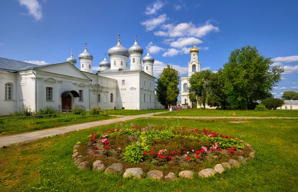 Verano en el monasterio de Yuryev —  Fotos de Stock