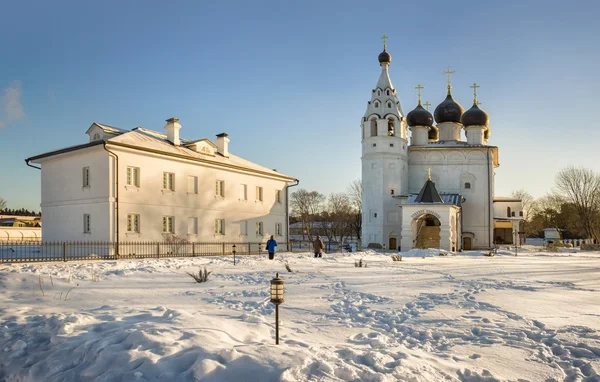 Морозный день в монастыре — стоковое фото