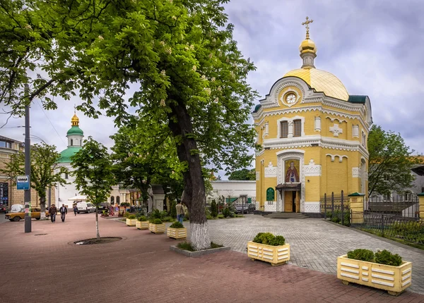 Маленький жёлтый храм — стоковое фото