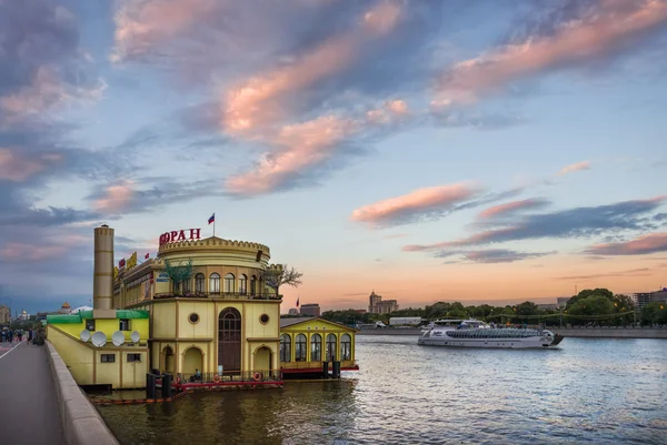 Auf dem Moskauer Fluss — Stockfoto