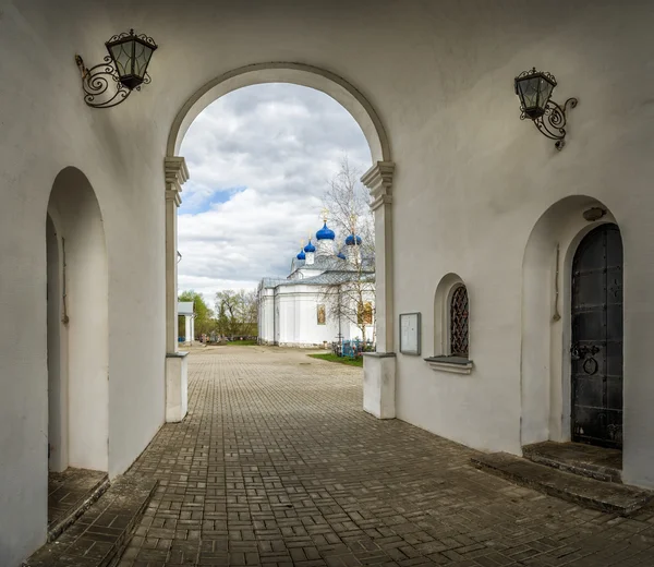 Através dos portões — Fotografia de Stock