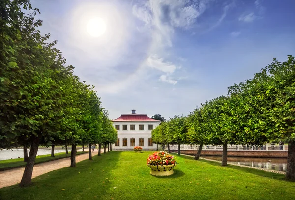Palacio de Marly en Peterhof — Foto de Stock