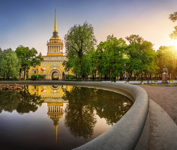 Будівля Адміралтейство — стокове фото