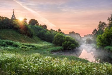 Pembe şafak gökyüzü Tapınağı