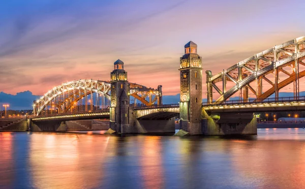 Bolsheokhtinsky Köprüsü'nde Günbatımı