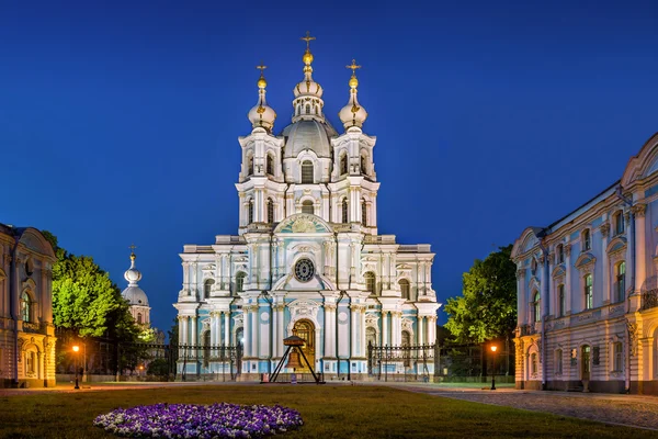 Presso la Cattedrale di Smolny — Foto Stock