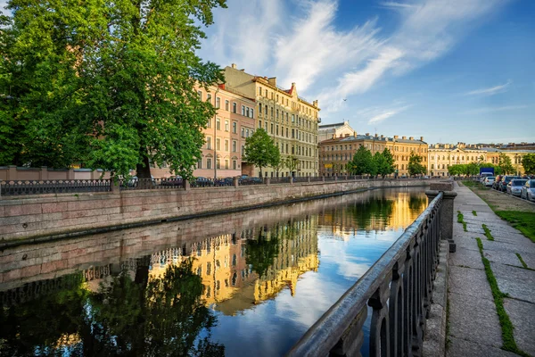 Дзеркало канали Санкт-Петербурга — стокове фото