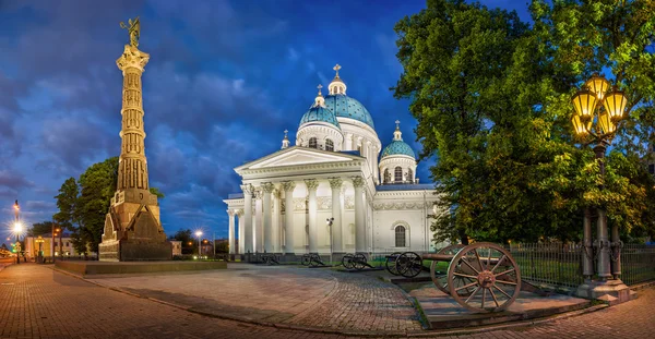 Panorama de la Catedral de la Trinidad en San Petersburgo — Foto de Stock