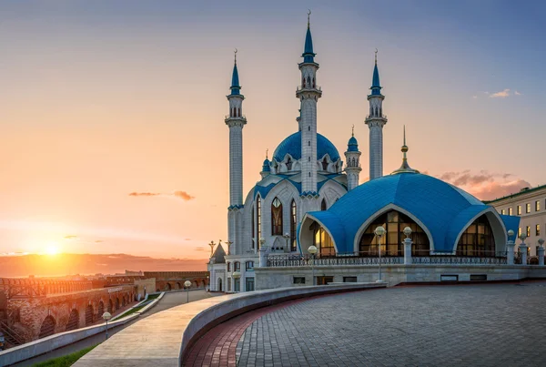 Sunset over mosque — Stock Photo, Image