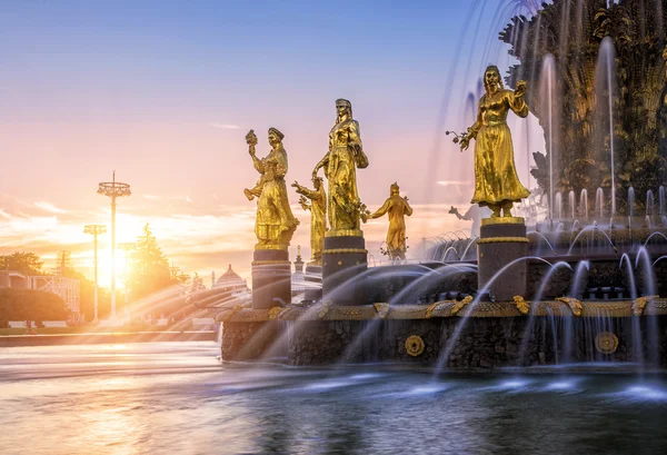 Golden Girls of the  fountain