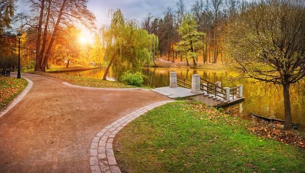 Herfst zwerven op wegen — Stockfoto