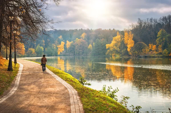 Walk in the autumn — Stock Photo, Image