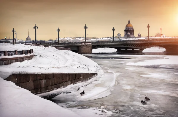 Invierno en la ciudad San Petersburgo — Foto de Stock