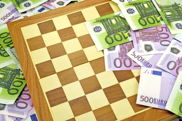 Geld und Schach — Stockfoto